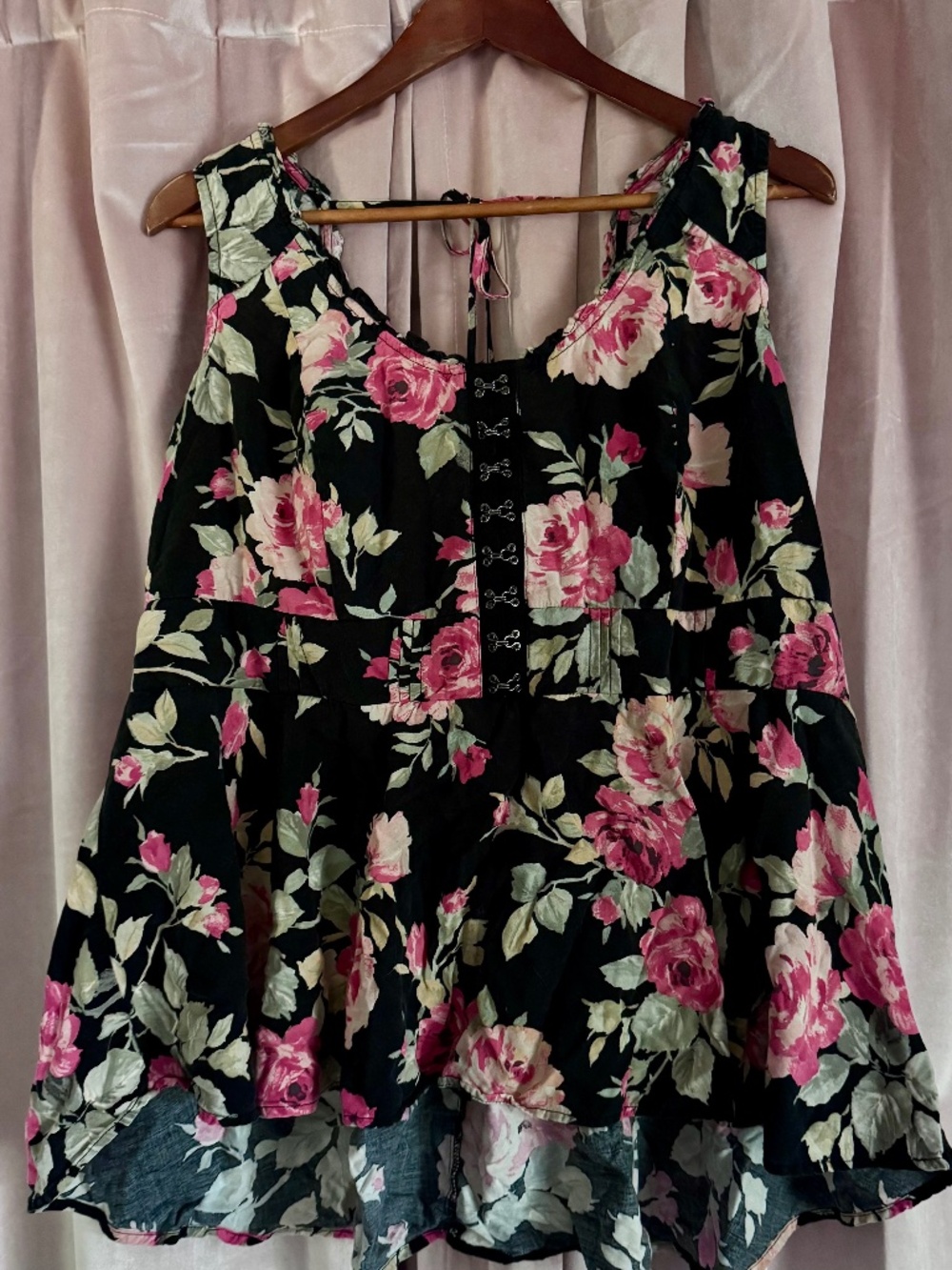 Torrid black rose floral high low tank